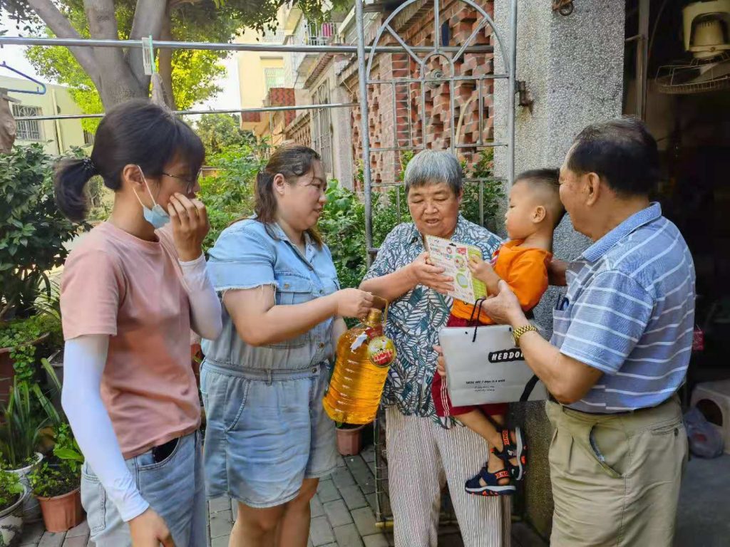 慰问困难学生3
