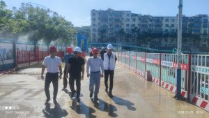 20241029 厦门市湖里区建设局卢勇局长莅临康乐学校（水上乐园地块）项目检查指导2